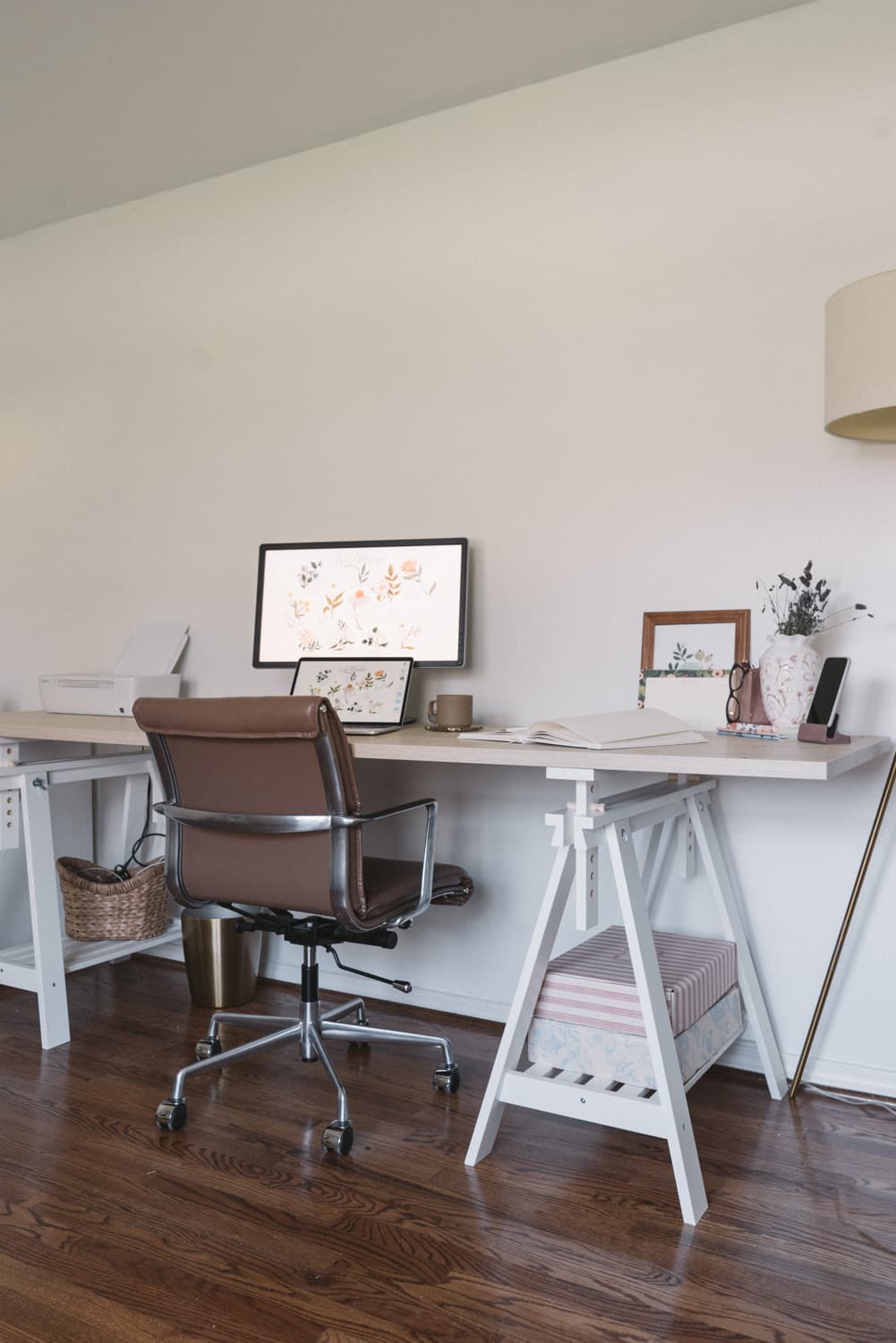 Desk 5